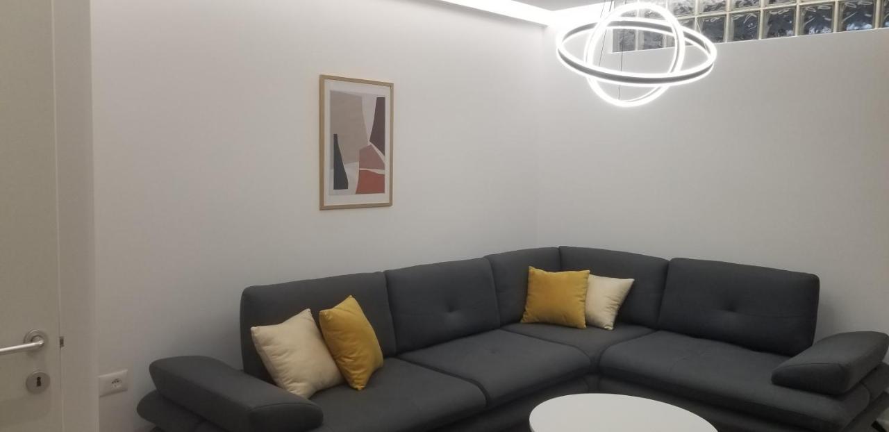 White Apartment Tirana Buitenkant foto