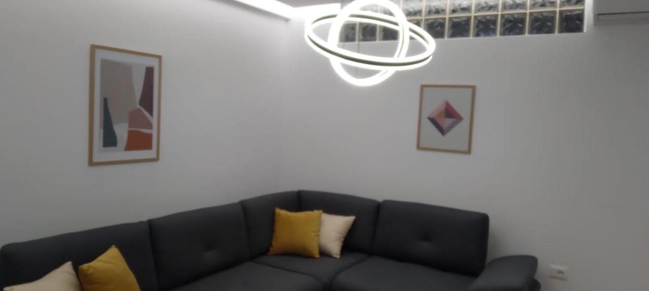 White Apartment Tirana Buitenkant foto
